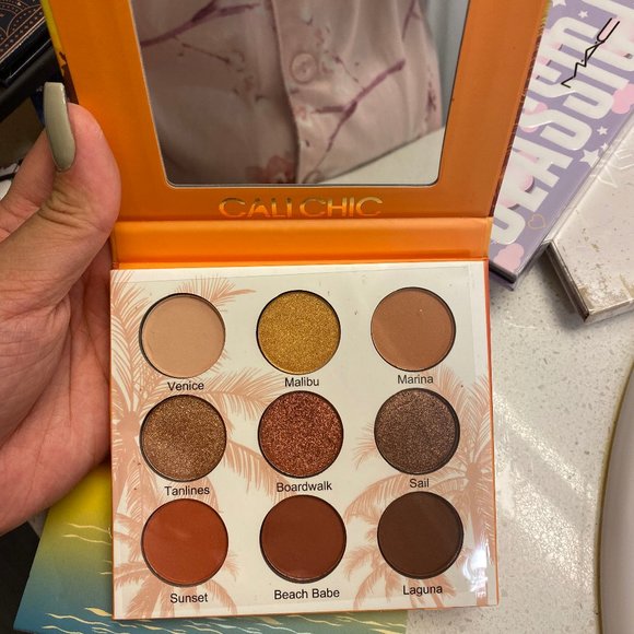 Beauty Creations Eyeshadow Palette - Picture 2 of 2